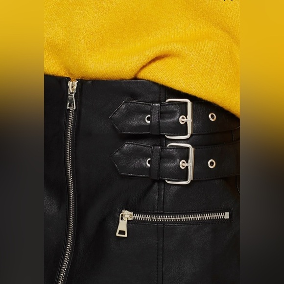 TOPSHOP Faux Leather Buckle Zip Miniskirt SIZE: 2 - Picture 3 of 13
